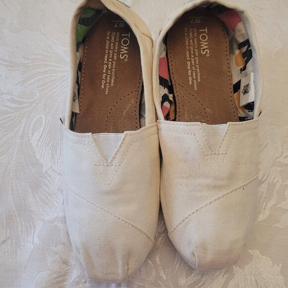 TOMS White Alpargatas - Picture 1 of 6